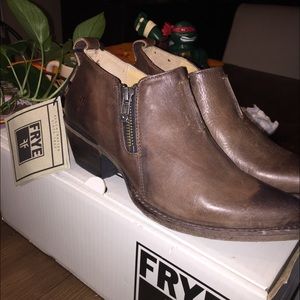 FRYE Sacha Moto Shootie